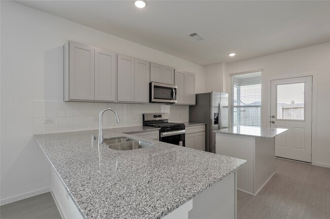 Foto del edificio - 905 Silver Buckle Ln