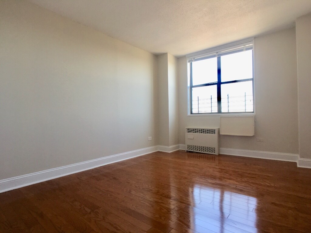 Primary Photo - 3333 Broadway