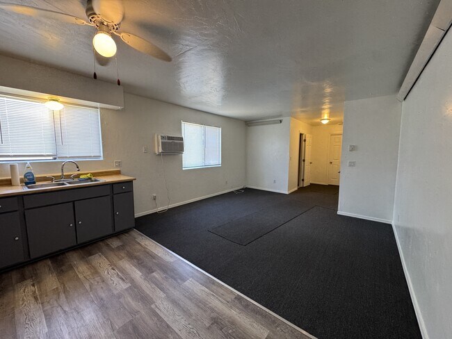 Foto del edificio - 2996 N Truwood Dr