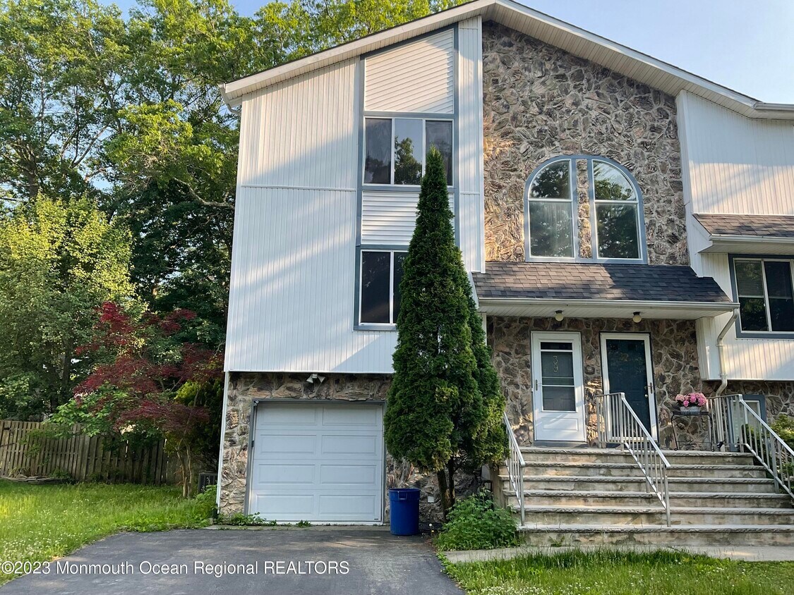 39 Lone Star Ln, Manalapan Township, NJ 07726 Condo for Rent in