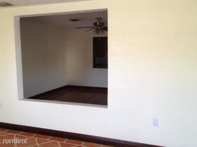 Primary Photo - 4 br, 2 bath House - 407 W Palm St