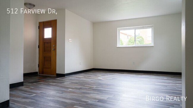 Building Photo - 2 Bedroom 1 Bath Plus a Bonus Dining/Offic...