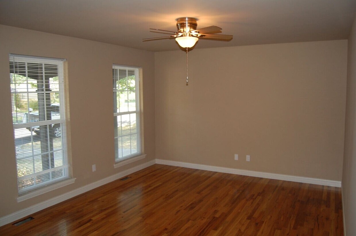 Building Photo - Charming 3 Bedroom 1.5 Bath Home
