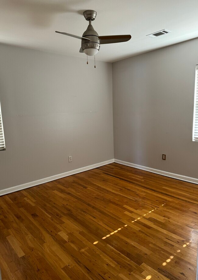 Foto del edificio - 1511 Stone Gate Ln SE