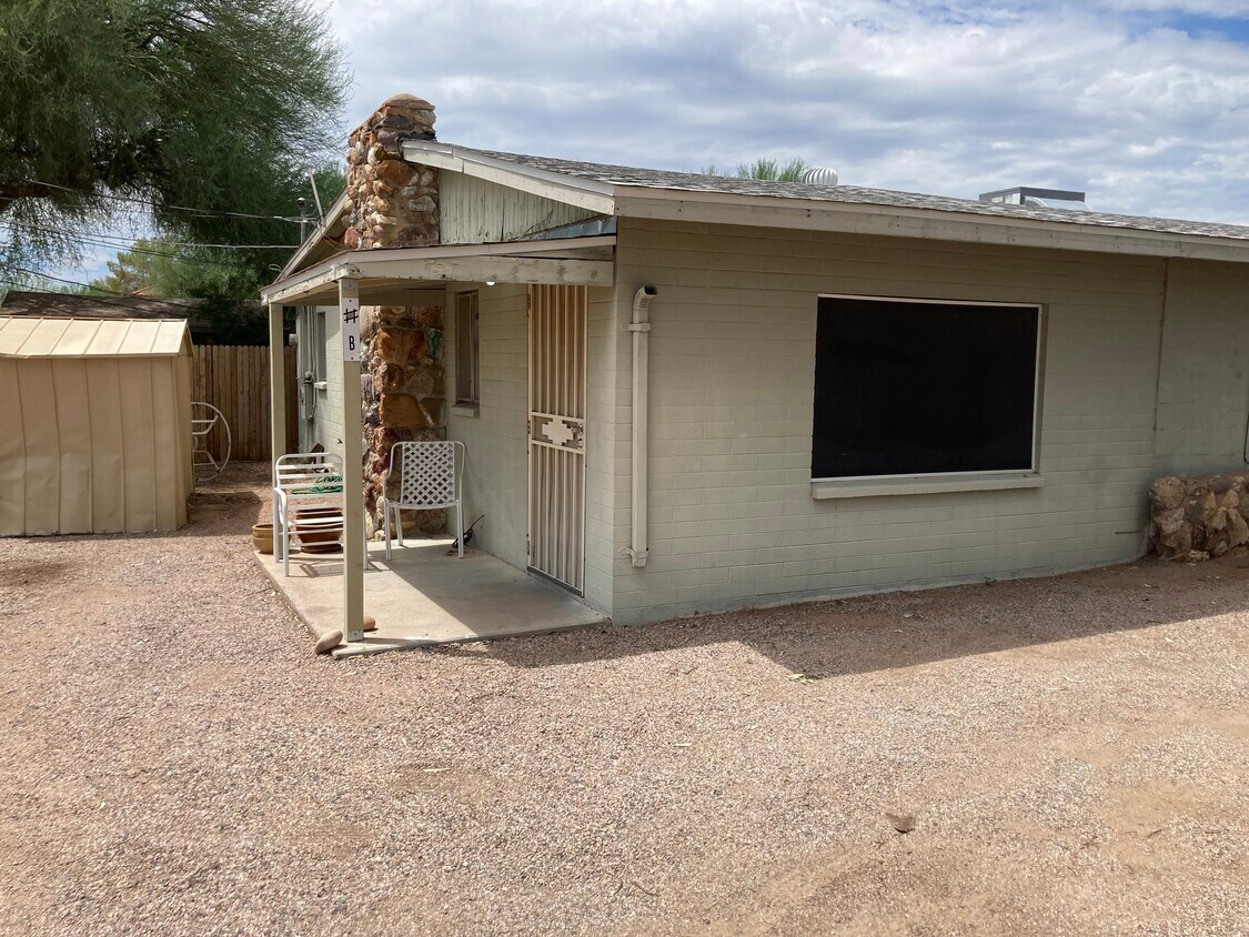 One bedroom one bathroom. Recently remodeled. Central air. Good location. - 250 S Grand Dr