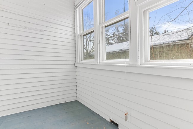 Building Photo - 1910 5th St NE