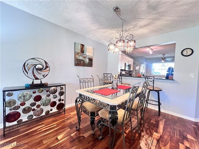 Foto del edificio - 717 Landover Cir