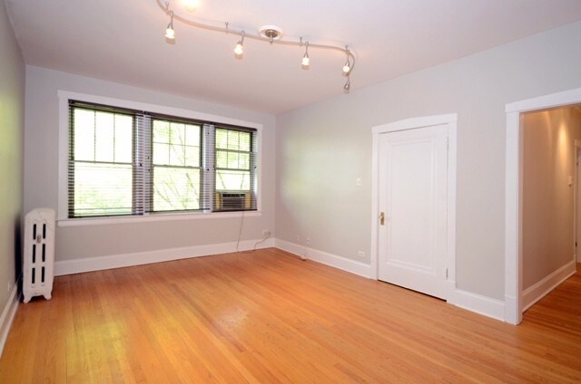 Building Photo - 207 Chicago Ave