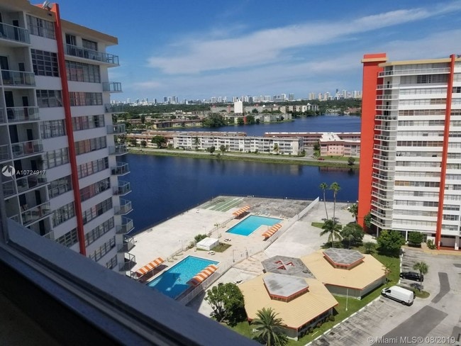 Building Photo - 1301 NE Miami Gardens Dr