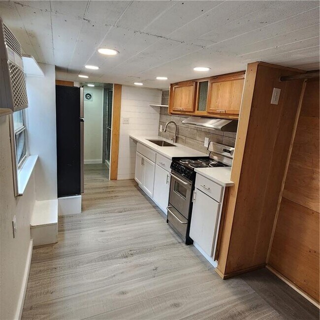 Foto del edificio - 215 Harwell Rd NW