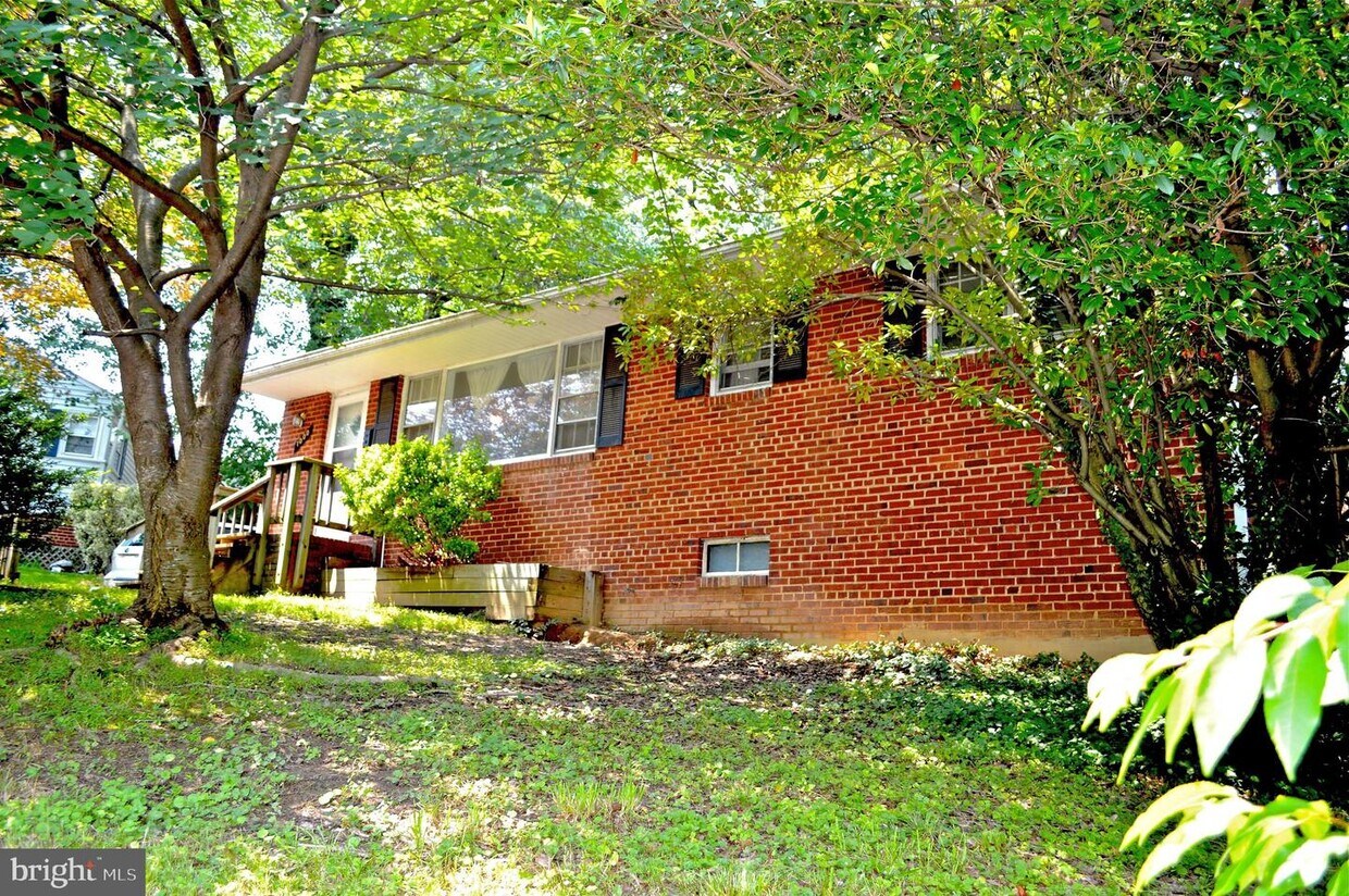 1000 N Roosevelt St, Falls Church, VA 22046 House Rental in Falls
