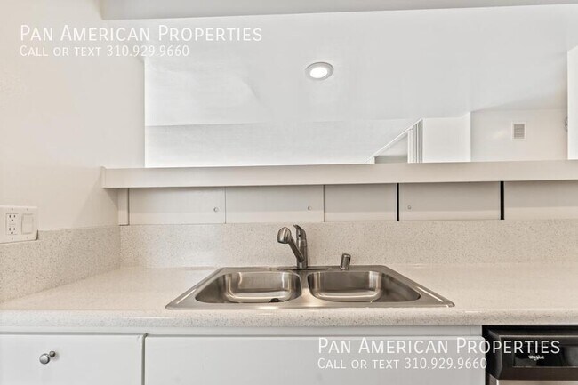 Building Photo - 1155 E Del Mar Blvd