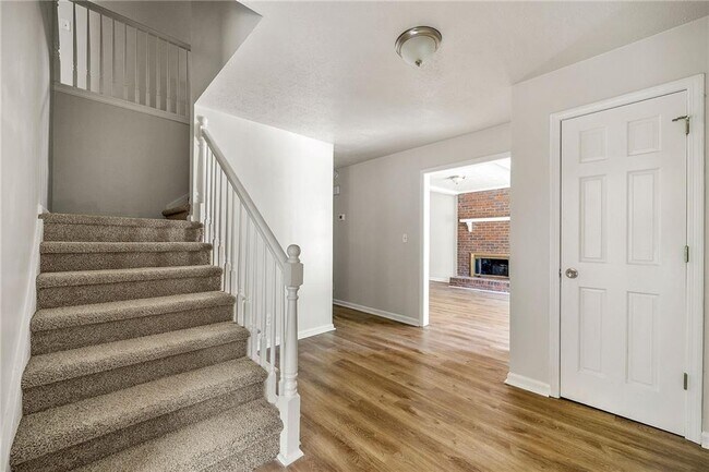 Foto del edificio - 208 S Rockborough Ct