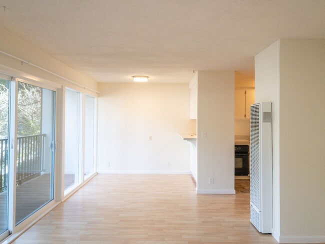 Photo - Tranquil 2BR/1BA Updated Unit! Tam Valley! Parking! Laundry! PROGRESSIVE Apartment