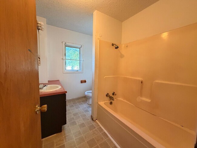 Foto del edificio - *LEASE SPECIAL* 3 Bedroom House $795