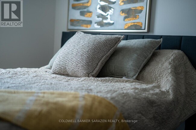 Photo du bâtiment - 994 Bronson Ave