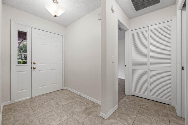 Building Photo - 5141 Lazy Oaks Dr