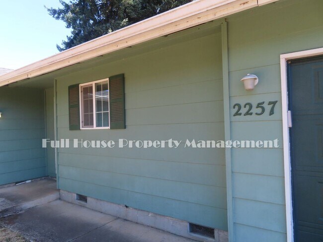 Foto del edificio - 3 br, 1.5 bath House - 2257 6th St.