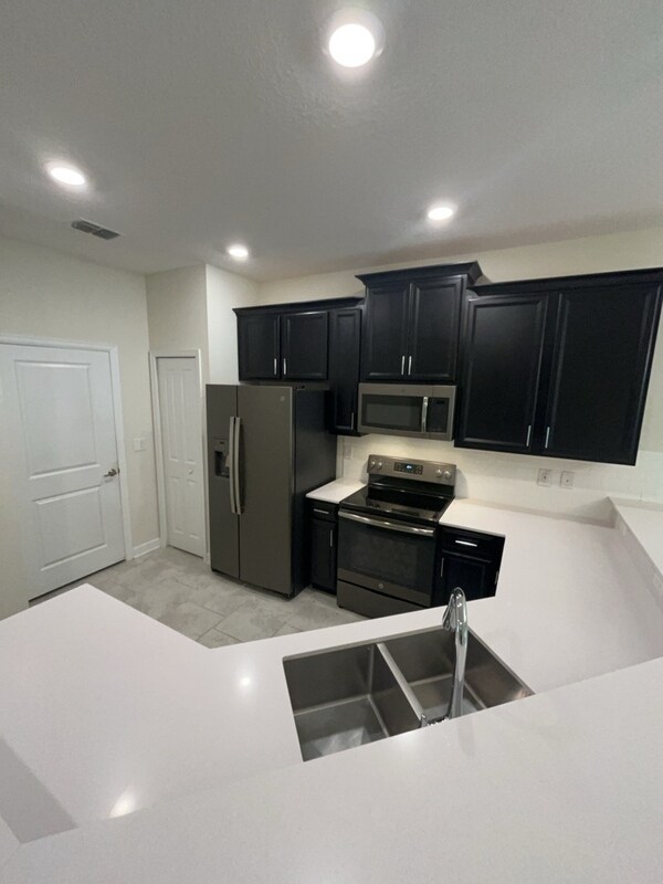 Building Photo - 1058 Quaker Rdg Ln