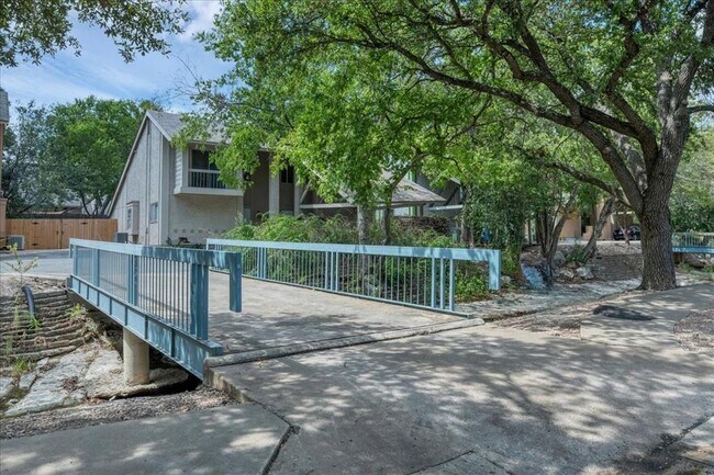Building Photo - 1503 Bridgeway Dr