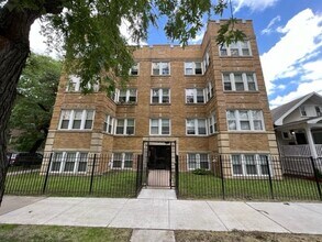 Building Photo - 4855 N Springfield Ave