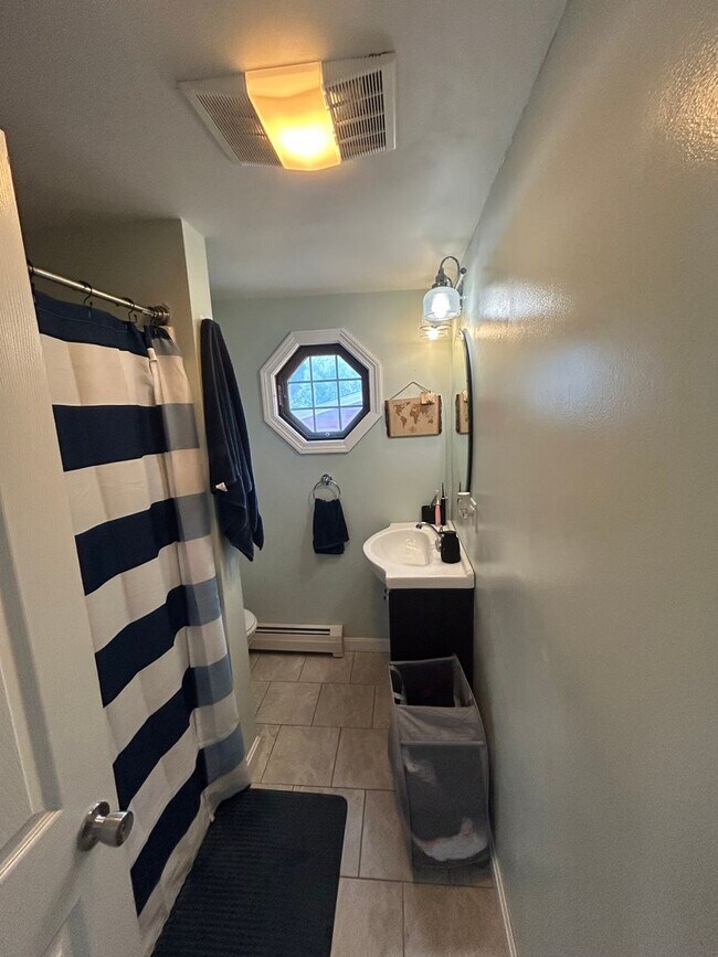 Foto del edificio - Perfect , updated, Single Family Home in Warwick, 3 beds, 2 baths close to Pawtuxet Village with ...