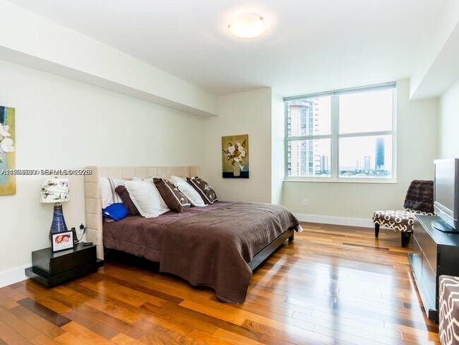 Foto del edificio - 3330 NE 190th St