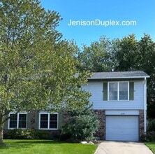 Building Photo - 6690-6692 North Dr