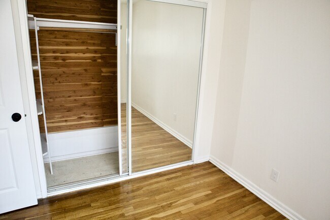 Foto del edificio - 16405 Budlong Ave