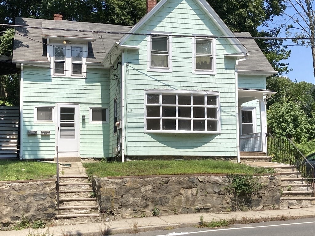 114 Franklin St Unit 2, Stoneham, MA 02180 Room for Rent in Stoneham