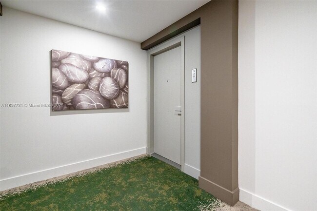 Foto del edificio - 488 NE 18th St