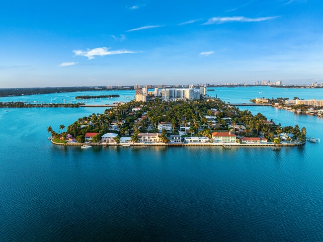 Foto del edificio - 1351 Bay Terrace