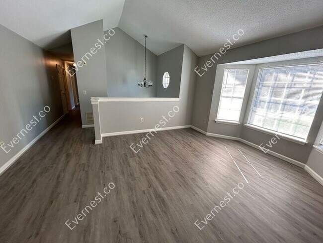 Building Photo - 961 Redan Trce