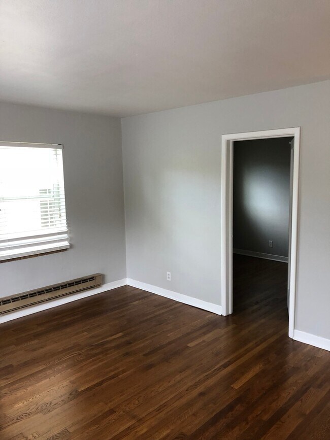 Building Photo - Charming Studio Apartment Near Downtown Spokane