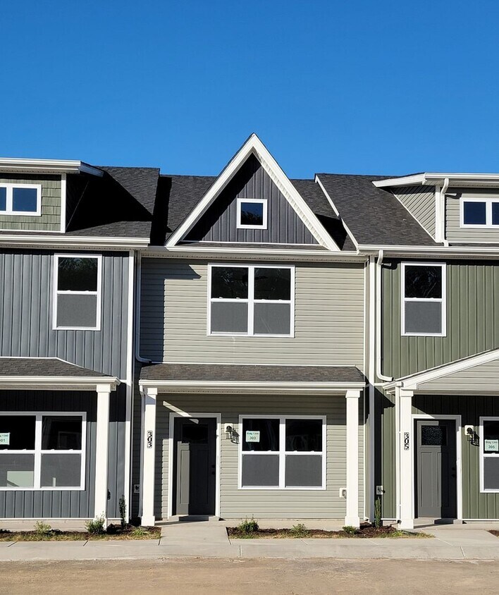 Foto principal - Luxury Townhome For Rent Near Billy Dunlop...