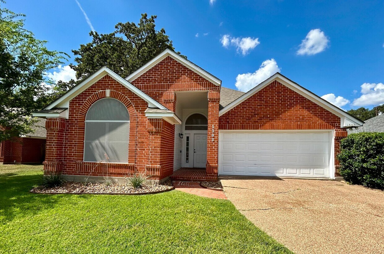 Primary Photo - 1303 Bayou Woods Dr