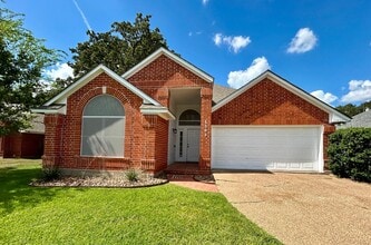 Building Photo - 1303 Bayou Woods Dr