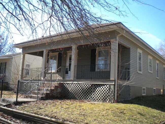 Building Photo - 1422 South Sneed