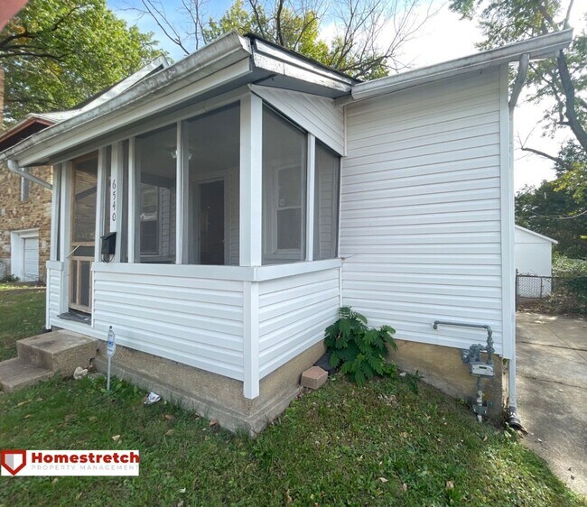 Building Photo - Cozy Two Bedroom Home Move In Ready!