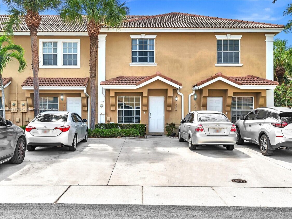 326 SW 120th Ave, Pembroke Pines, FL 33025 Townhome Rentals in