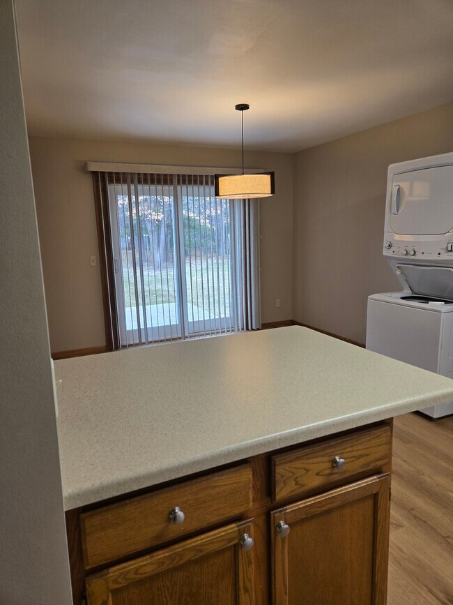 Foto del edificio - 1600 Dennis Dr