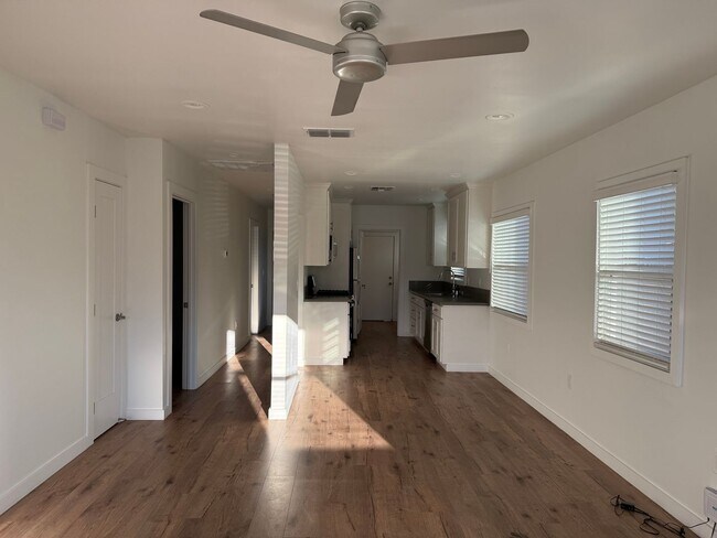 Foto del edificio - Beautifully Updated 2/2 Duplex - 4033 Miller Way