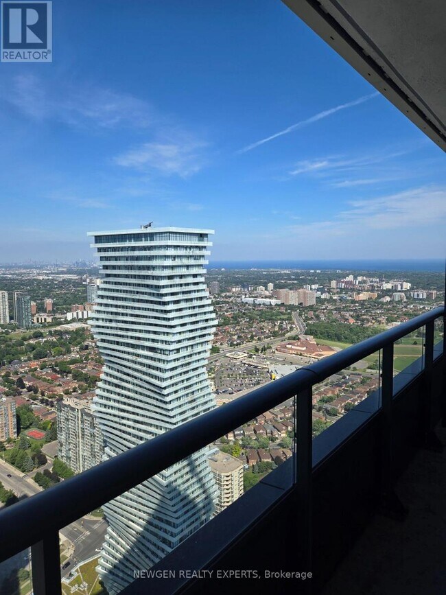Photo du bâtiment - 448 Burnhamthorpe Rd W