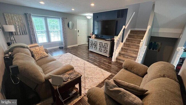 Foto del edificio - 33 Pinehurst Ct