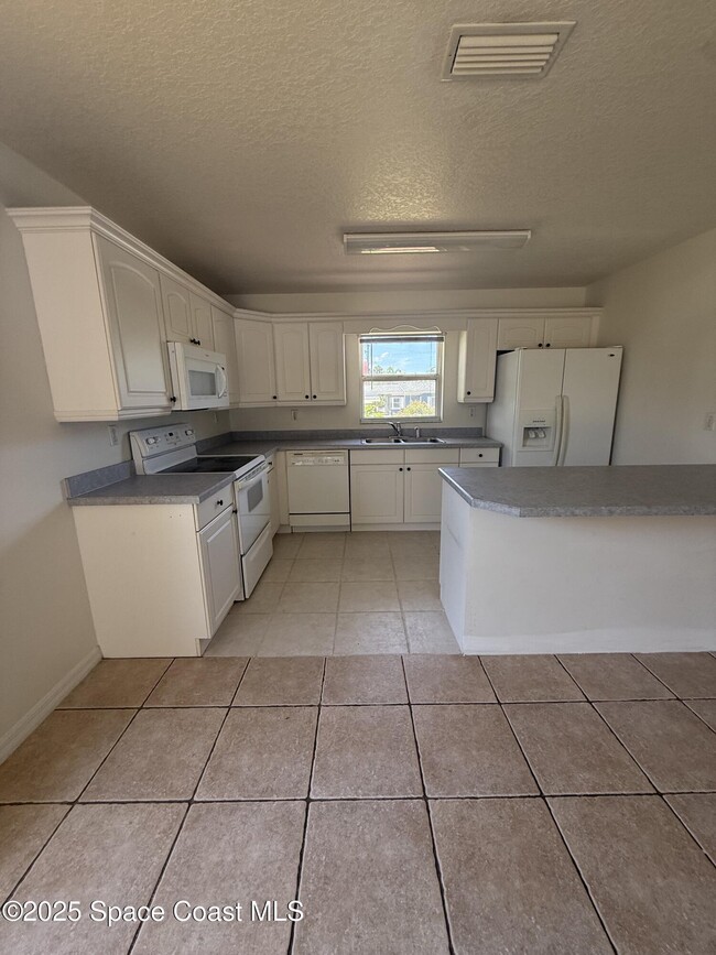 Building Photo - 229 Broadview Dr