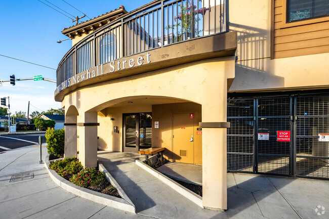 Entrance - Rosa