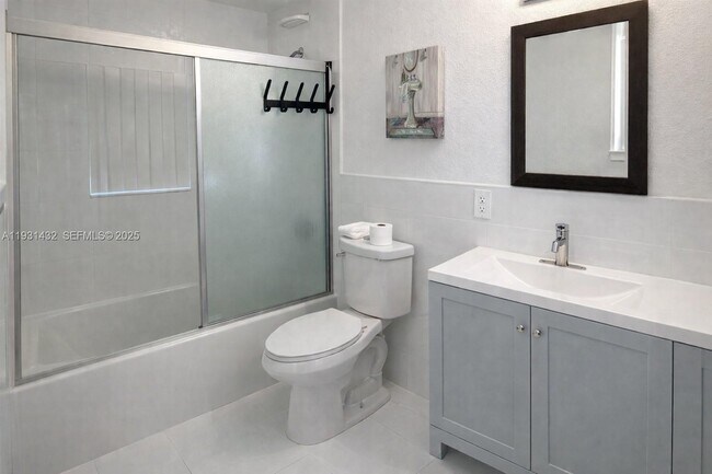 Foto del edificio - 3440 NW 206th St