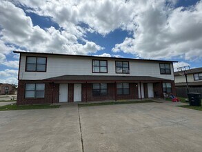 Building Photo - 1306 Monroe Loop