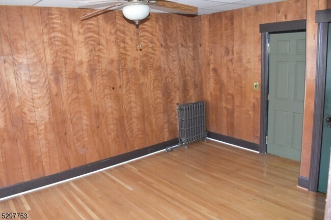 Building Photo - 1032 Evergreen Ave