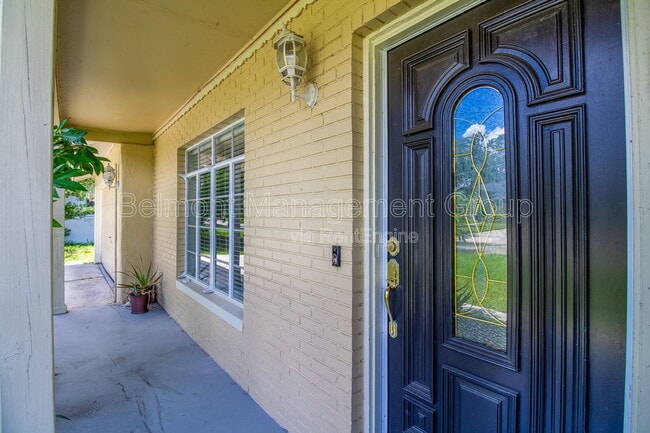 Photo - 1868 Lake Spier Dr House